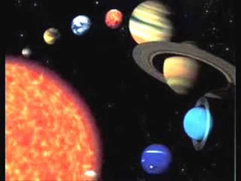 qué diferencia hay entre un planeta y un satélite
