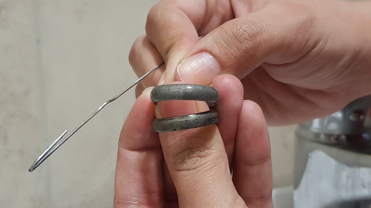 la plata cambia de color con el veneno